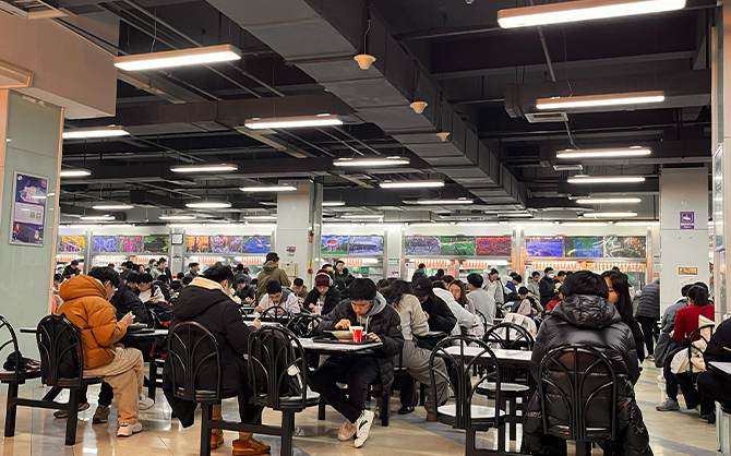 飯?zhí)贸邪?wù)公司操作現(xiàn)場(chǎng)圖片